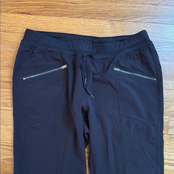 Xersion Women M Black Jogger Pants Performance Fabric Zipper Pockets - Picture 2 of 5